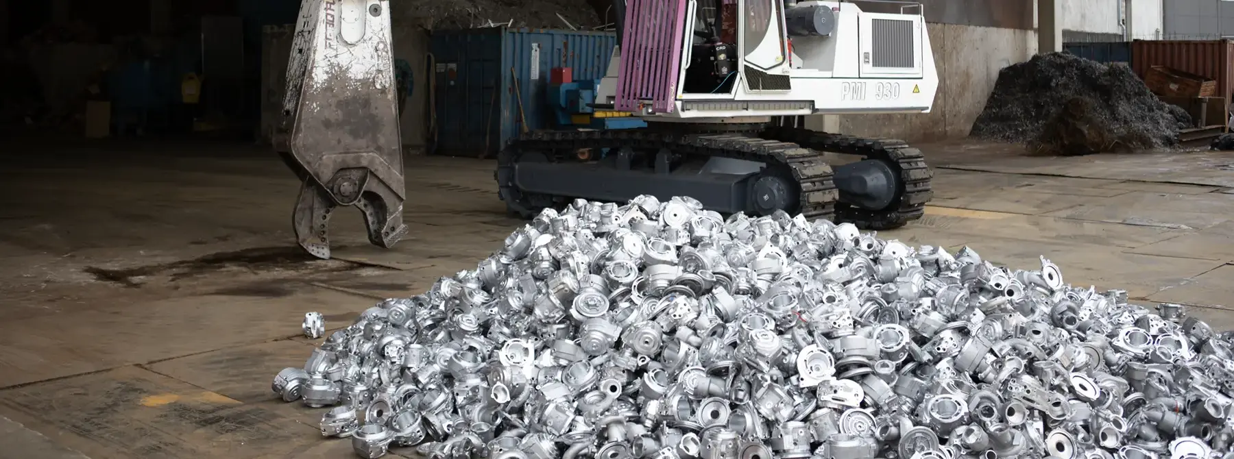 mucchio di rottami metallici