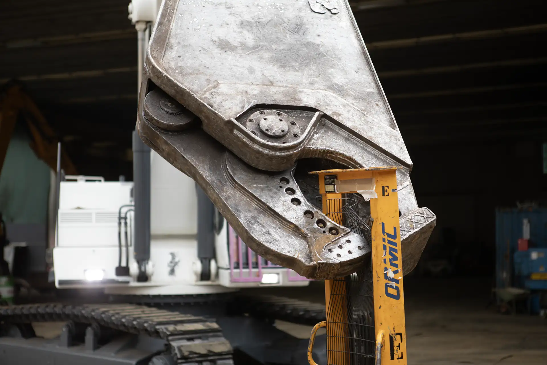 Dettaglio demolizione industriale Fratelli Scaburri